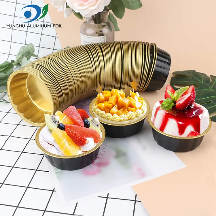 Тркалезен сад за десерт со мазни и alидови на алуминиумска фолија